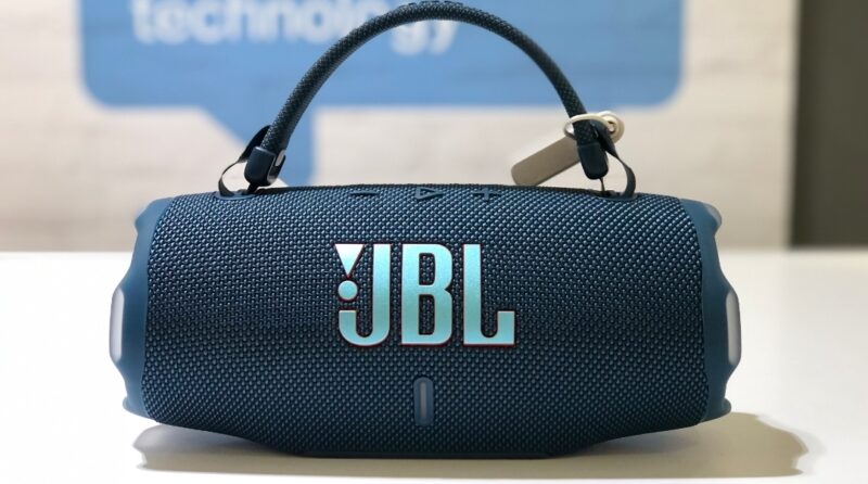 JBL Charge 6 One-Month Review: Powerful Sound, Long Battery, and the New AuraCast Experience